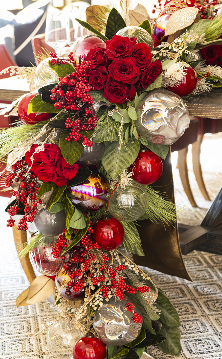 1082_201012_Gust Christmas Trend: Bold