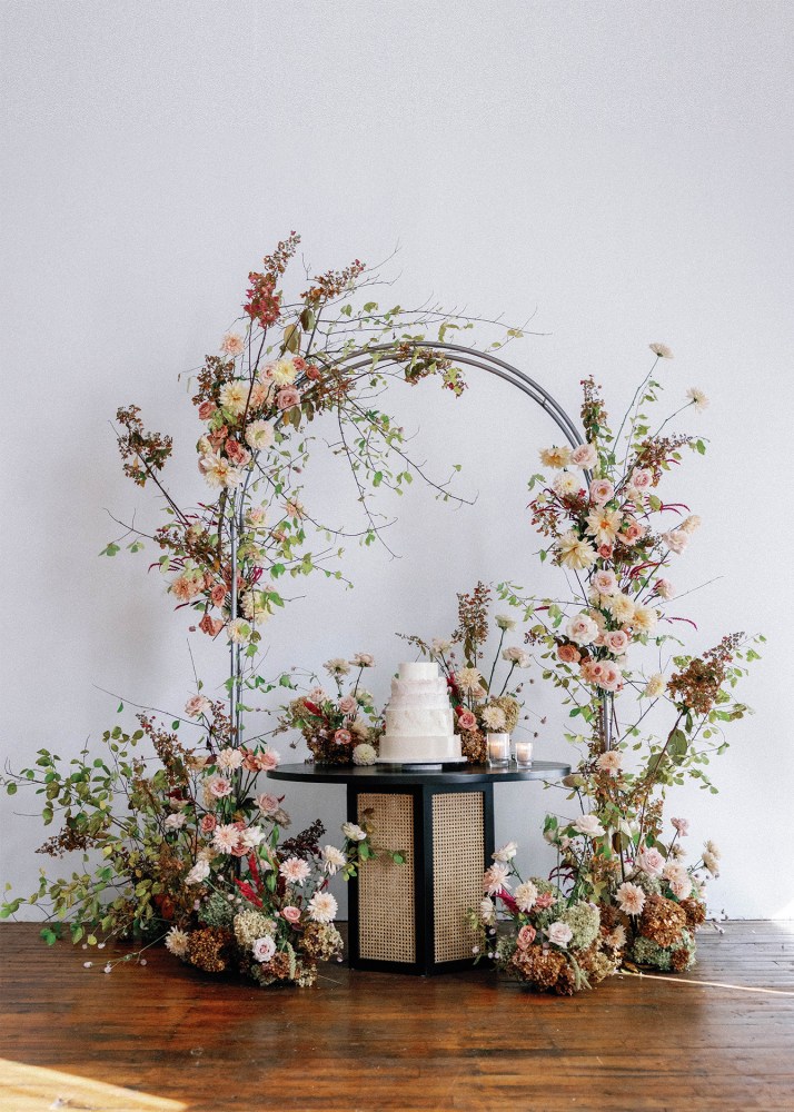 Cake & flowers- Kate Campbell, julie hove andersen photography