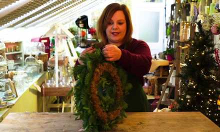 ? Christmas Wreath Tutorial | Anemone Blue Florist ?
