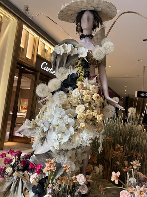 Elsa Schiaparelli – created by Lorena Eni Flowers