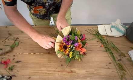 How To Make A Cheerful Summer Garden Posy In Collar