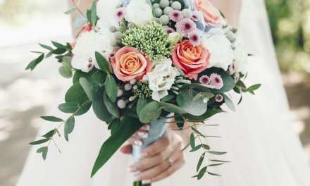 Internet Reacts to Bride’s Demands That Florist Create Wedding Arrangements for Free