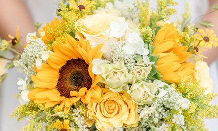 Hottest Wedding Dress Trends and Bouquet Styles That Compliment Them