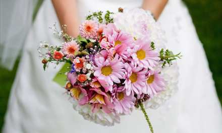 Spruce Up Your Wedding and Save Money With Seasonal Flowers
